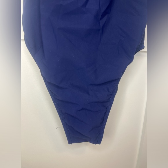 Hi, selling this cute bathing suit in size S. - Picture 3 of 8